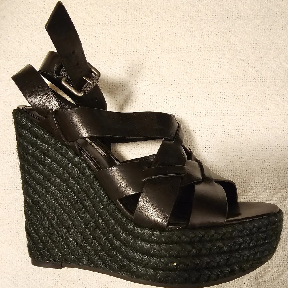Vera Wang By Lavender Wedges